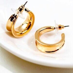 14k Gold tone hoop earrings ✨